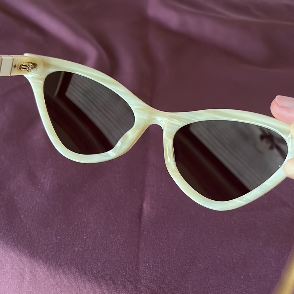 Gucci White Cat Eye Sunglasses with Dark Brown Lenses - Picture 5 of 5